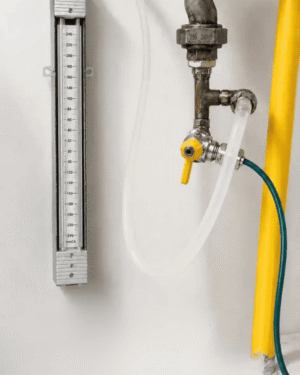 Equipamento utilizado em teste de estanqueidade para verificar vazamentos na tubulação de gás.