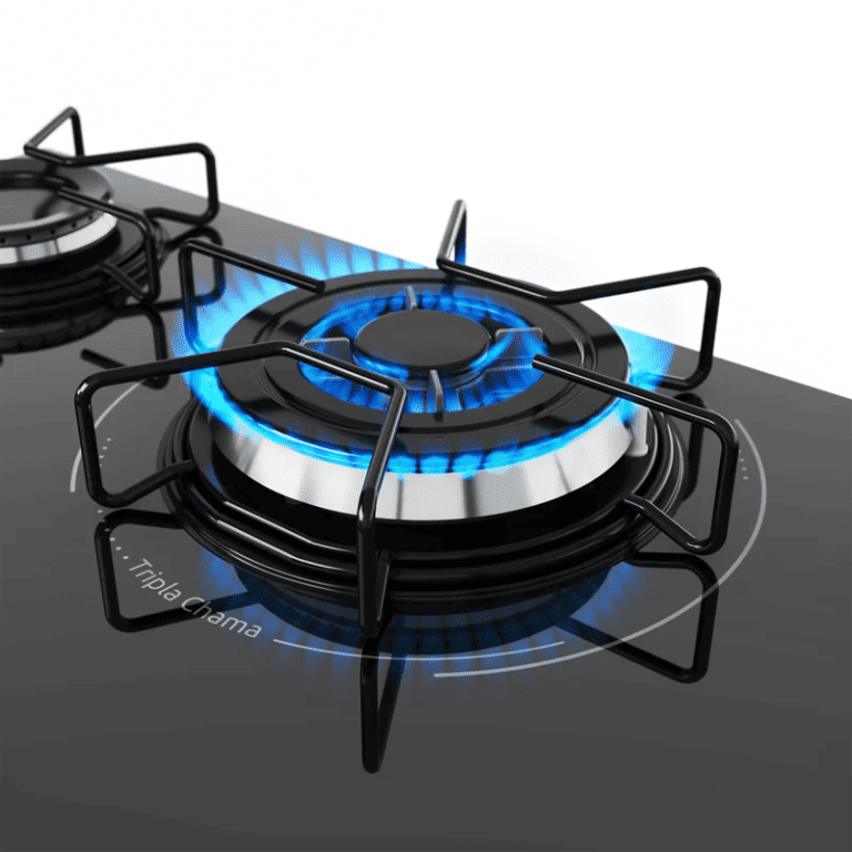 Queimador de cooktop com chama azul após conversão para gás encanado.
